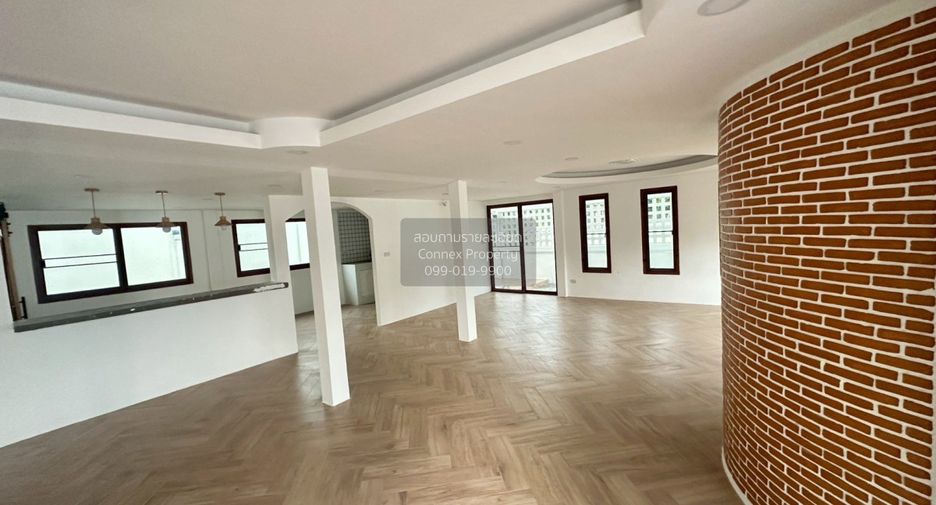For sale 3 bedrooms house in Wang Thonglang, Bangkok