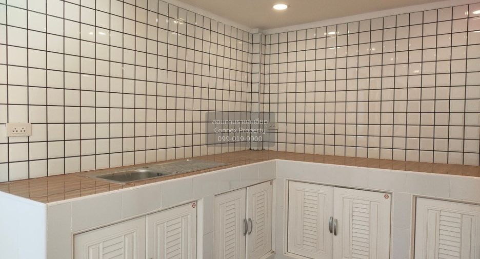 For sale 3 bedrooms house in Wang Thonglang, Bangkok