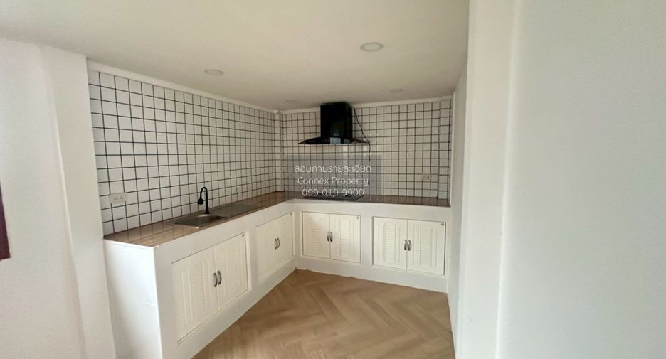 For sale 3 bedrooms house in Wang Thonglang, Bangkok