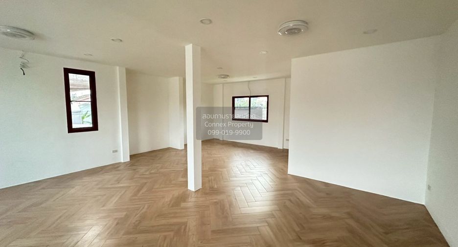 For sale 3 bedrooms house in Wang Thonglang, Bangkok