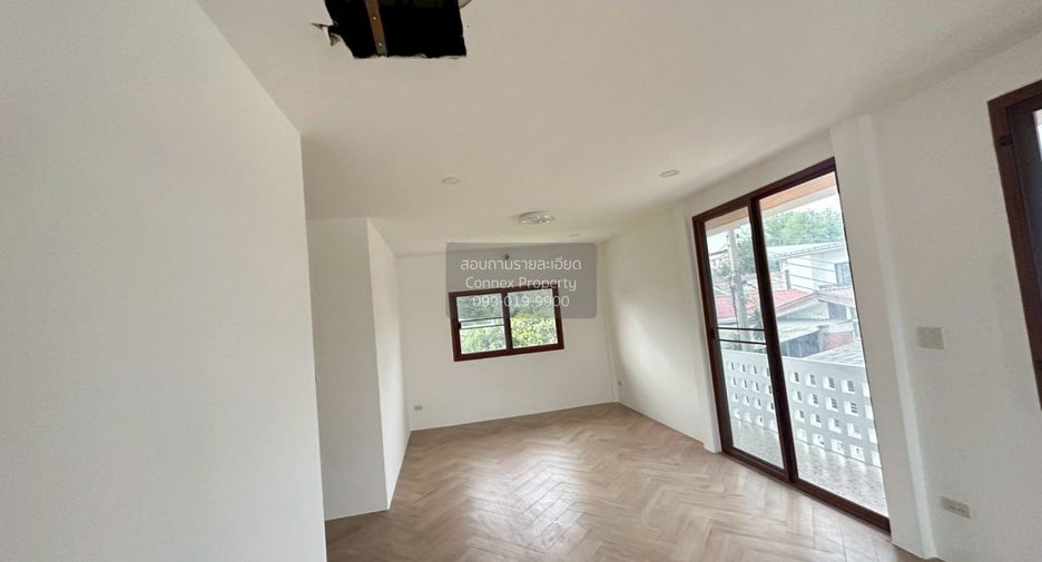 For sale 3 bedrooms house in Wang Thonglang, Bangkok