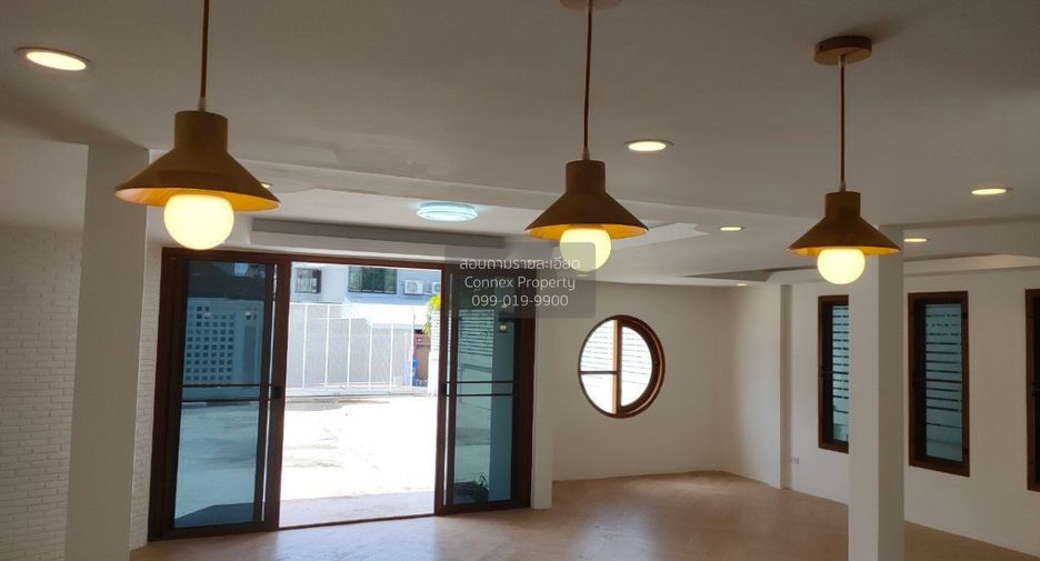 For sale 3 bedrooms house in Wang Thonglang, Bangkok