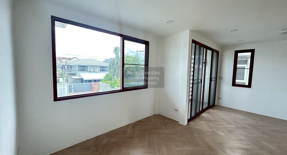 For sale 3 bedrooms house in Wang Thonglang, Bangkok