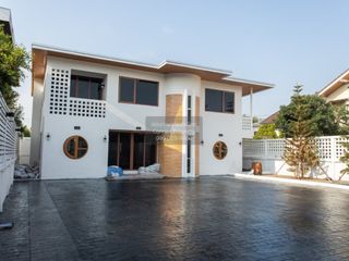 For sale 3 bedrooms house in Wang Thonglang, Bangkok