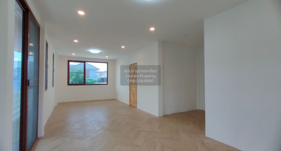 For sale 3 bedrooms house in Wang Thonglang, Bangkok