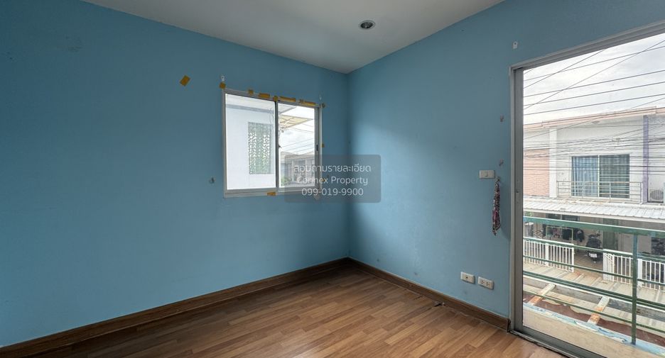 Casa adosada en venta de 3 habitaciones en Nong Khaem, Bangkok