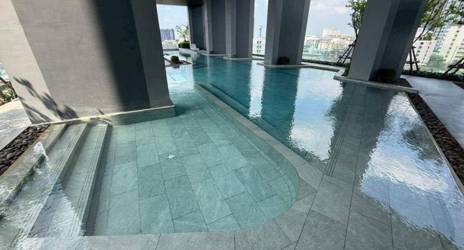 For sale 1 bed condo in Bang Kapi, Bangkok
