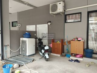 Casa adosada en venta de 4 habitaciones en Lat Lum Kaeo, Pathum Thani
