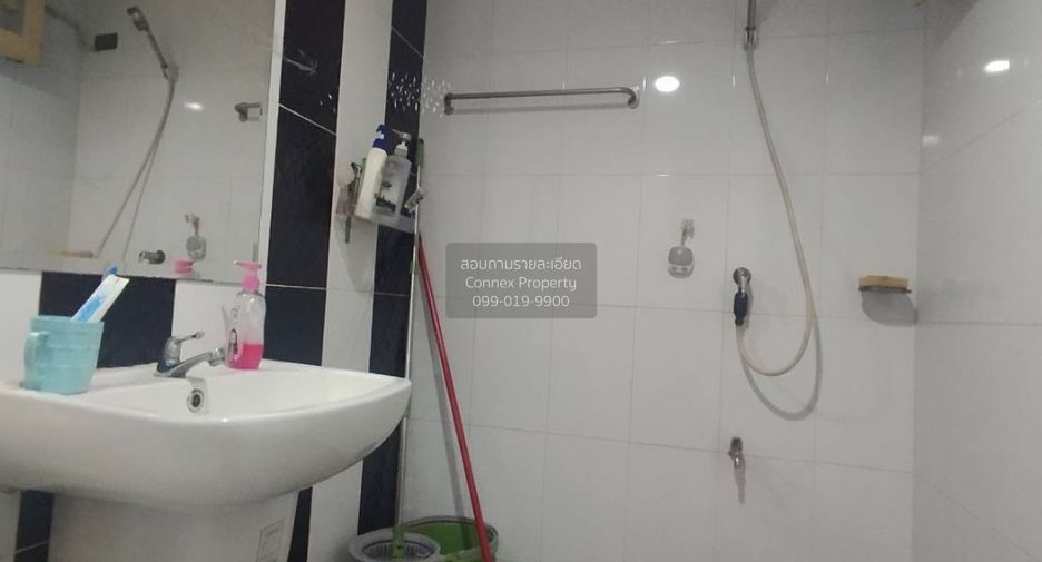 Casa adosada en venta de 4 habitaciones en Lat Lum Kaeo, Pathum Thani
