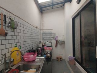 Casa adosada en venta de 4 habitaciones en Lat Lum Kaeo, Pathum Thani