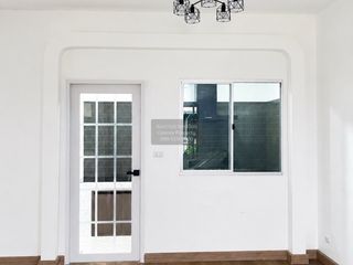 Casa adosada en venta de 3 habitaciones en Khlong Sam Wa, Bangkok