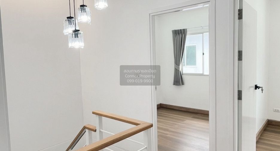 Casa adosada en venta de 3 habitaciones en Khlong Sam Wa, Bangkok