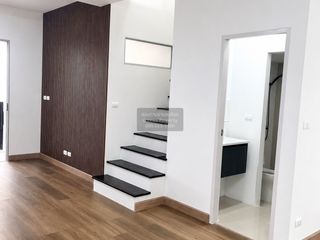 Casa adosada en venta de 3 habitaciones en Khlong Sam Wa, Bangkok