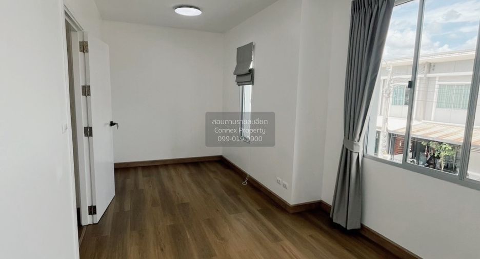Casa adosada en venta de 3 habitaciones en Khlong Sam Wa, Bangkok