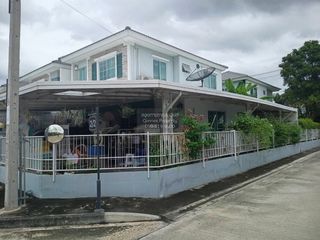 Casa en venta de 4 habitaciones en Phra Samut Chedi, Samut Prakan