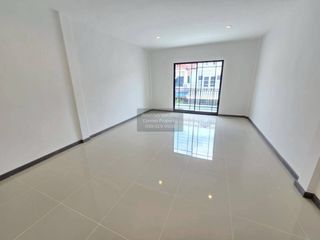 Reihenhaus zum Kauf mit 2 Zimmer in Bang Khen, Bangkok