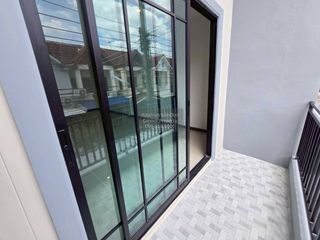 Reihenhaus zum Kauf mit 2 Zimmer in Bang Khen, Bangkok