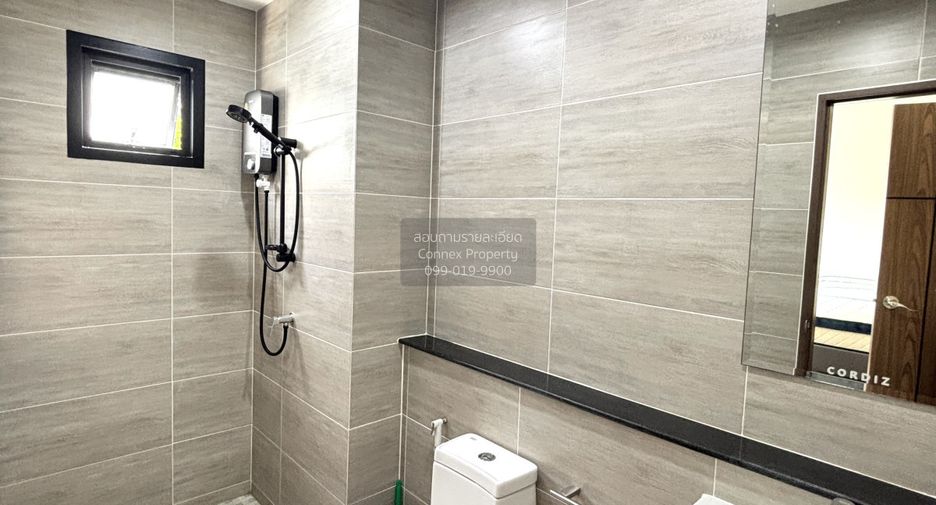 For sale 3 bedrooms townhouse in Phra Khanong, Bangkok