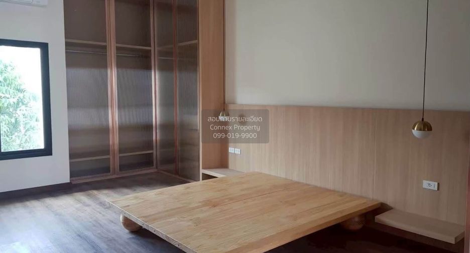 For sale 3 bedrooms townhouse in Phra Khanong, Bangkok