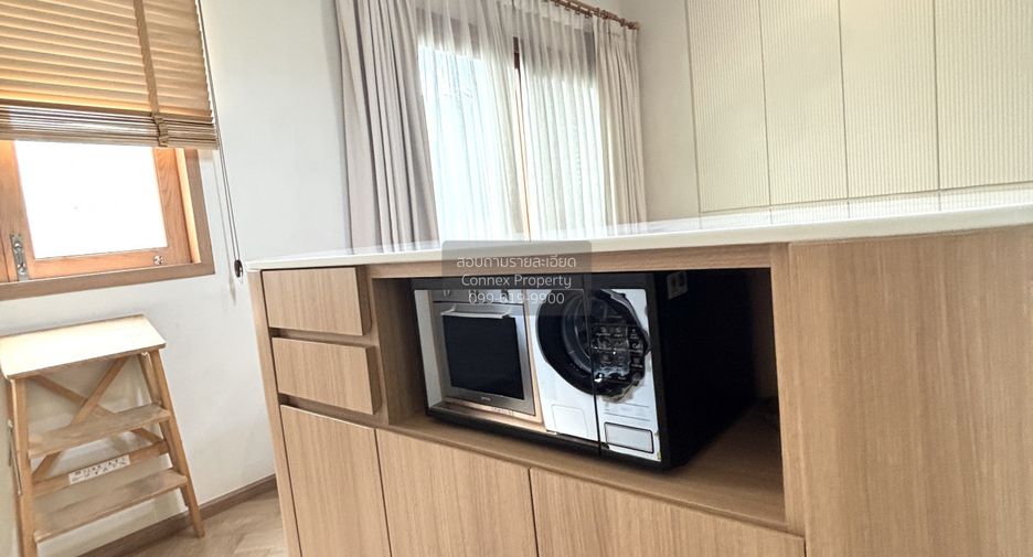 For sale 3 bedrooms townhouse in Phra Khanong, Bangkok
