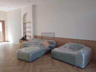 Casa adosada en venta de 3 habitaciones en Phra Khanong, Bangkok