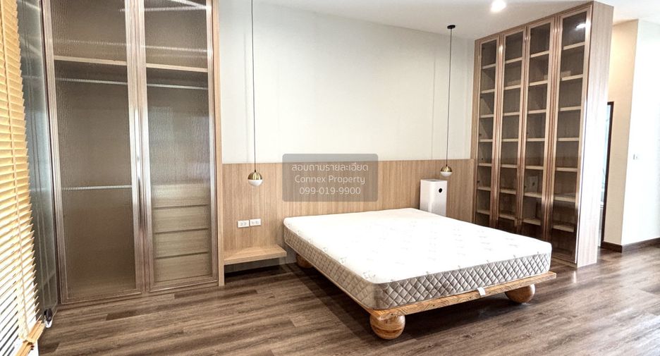 For sale 3 bedrooms townhouse in Phra Khanong, Bangkok
