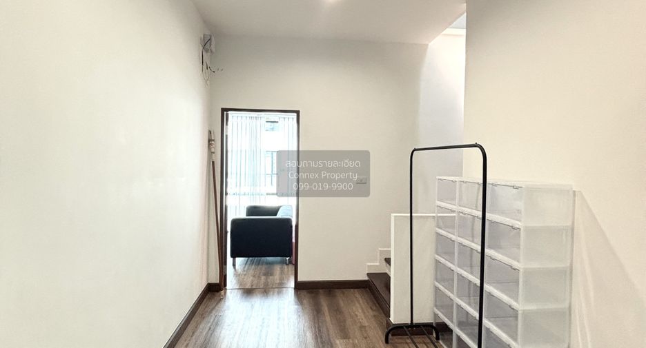 For sale 3 bedrooms townhouse in Phra Khanong, Bangkok