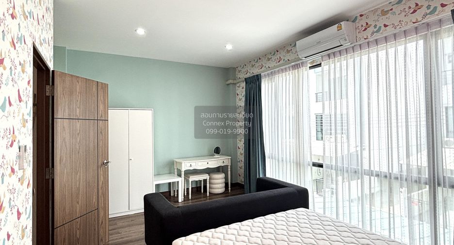 For sale 3 bedrooms townhouse in Phra Khanong, Bangkok