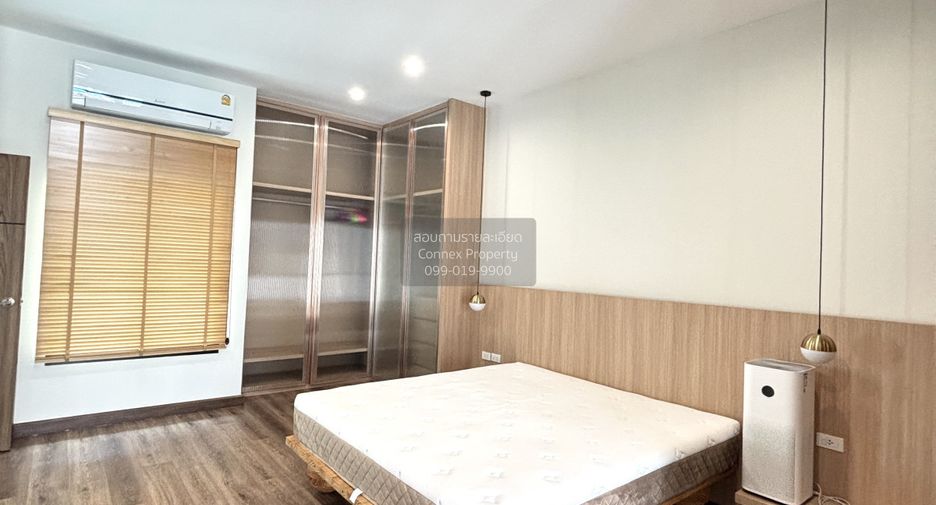 For sale 3 bedrooms townhouse in Phra Khanong, Bangkok