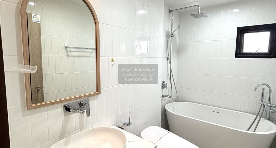 For sale 3 bedrooms townhouse in Phra Khanong, Bangkok
