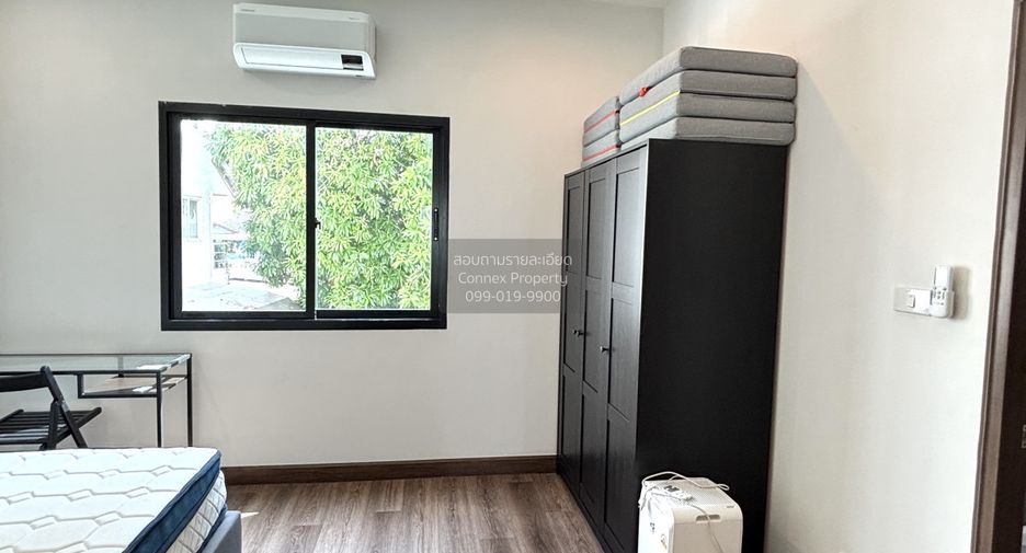 For sale 3 bedrooms townhouse in Phra Khanong, Bangkok