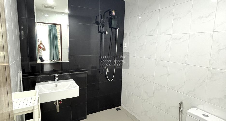 For sale 3 bedrooms townhouse in Phra Khanong, Bangkok