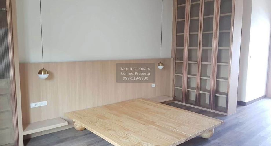 For sale 3 bedrooms townhouse in Phra Khanong, Bangkok