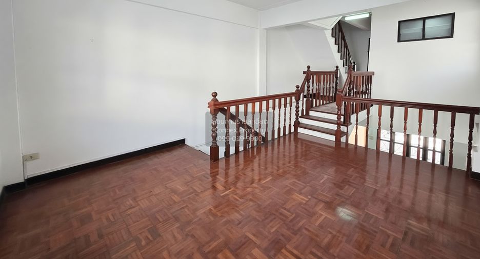 Casa adosada en venta de 3 habitaciones en Bang Bua Thong, Nonthaburi