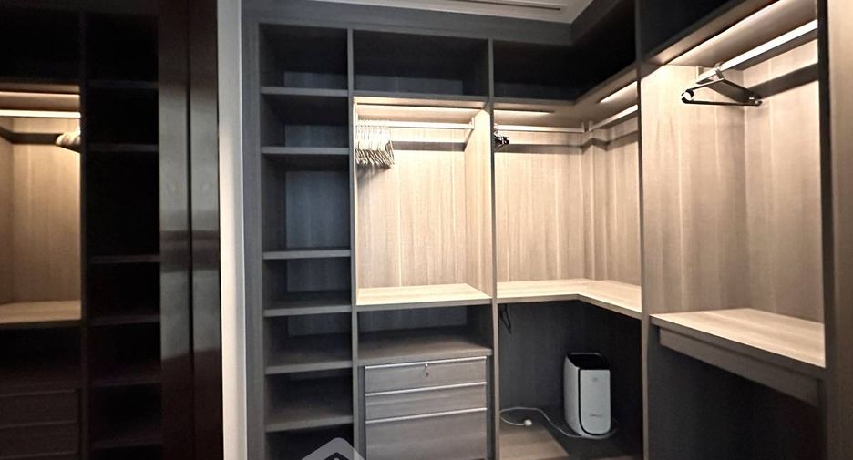 For sale 2 bedrooms condo in Pathum Wan, Bangkok