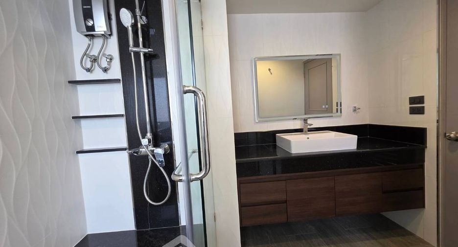 Wohnung zur Miete mit 3 Zimmer in Khlong Toei, Bangkok