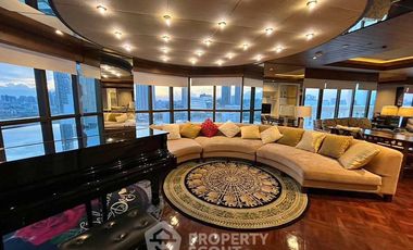 For rent 2 bedrooms condo in Bang Rak, Bangkok