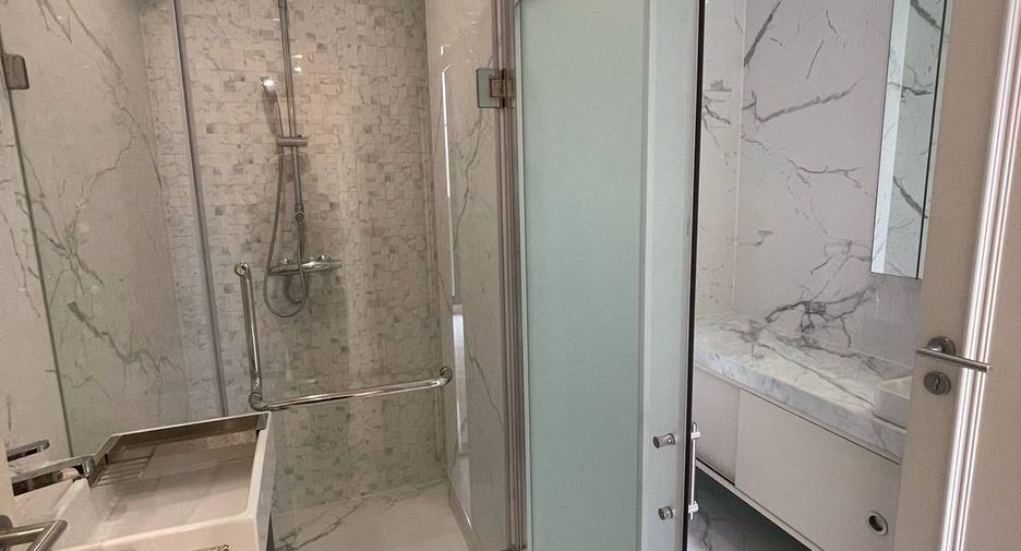 For rent 2 ベッドルーム condo in Pathum Wan, Bangkok