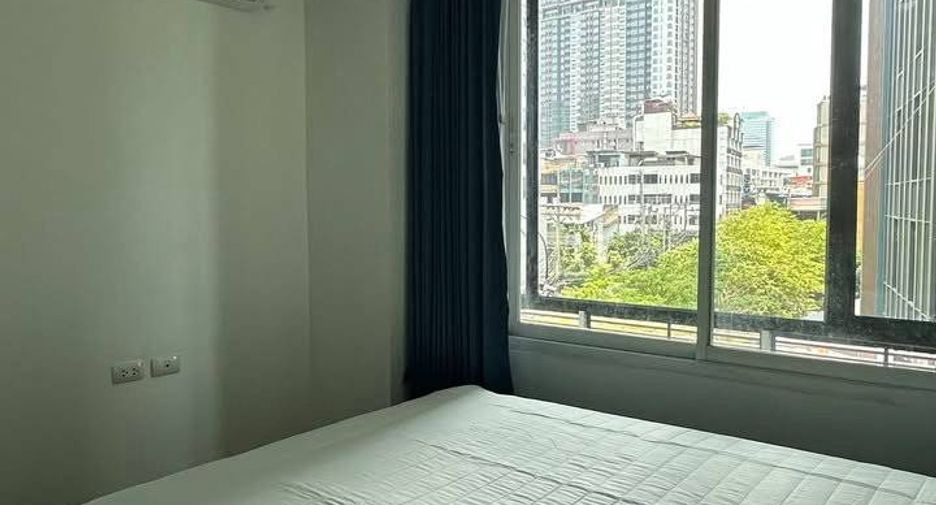 For rent 2 bedrooms condo in Huai Khwang, Bangkok