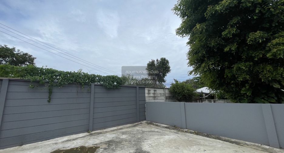 For rent 3 bedrooms townhouse in Suan Luang, Bangkok