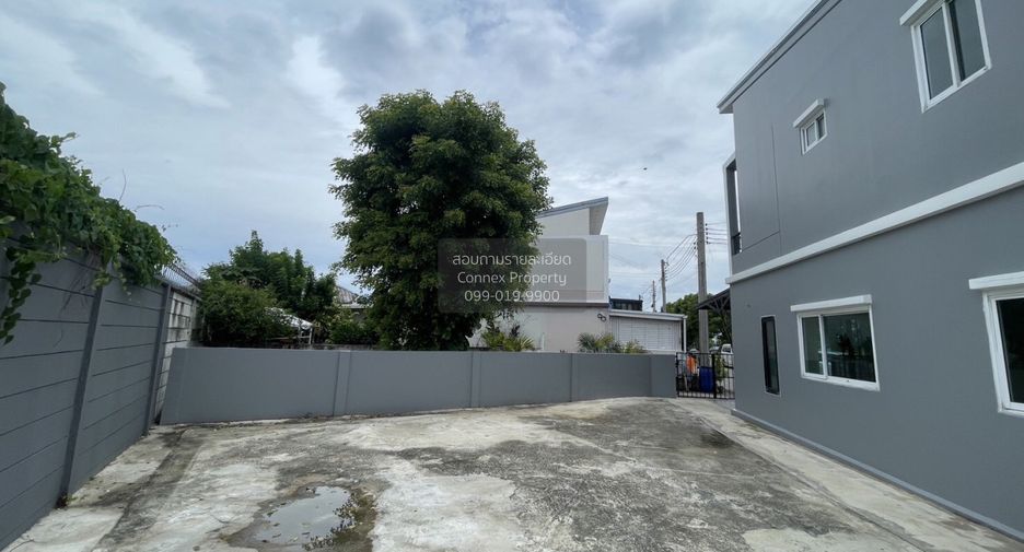 For rent 3 bedrooms townhouse in Suan Luang, Bangkok