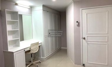 Condo en alquiler de 3 habitaciones en Watthana, Bangkok