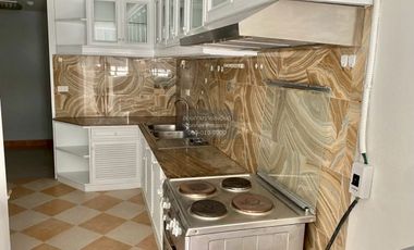 Condo en alquiler de 3 habitaciones en Watthana, Bangkok
