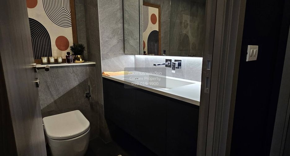 For rent 2 bedrooms condo in Huai Khwang, Bangkok