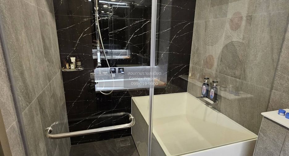 For rent 2 bedrooms condo in Huai Khwang, Bangkok