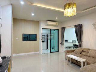 出租 3 卧室 联排别墅 在 Bang Phli, Samut Prakan