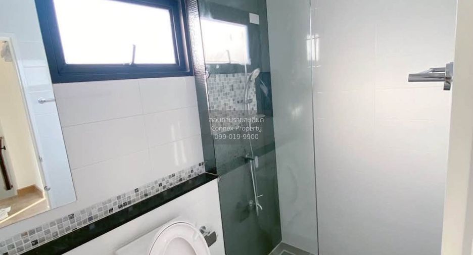 For rent 3 bedrooms townhouse in Bang Phli, Samut Prakan