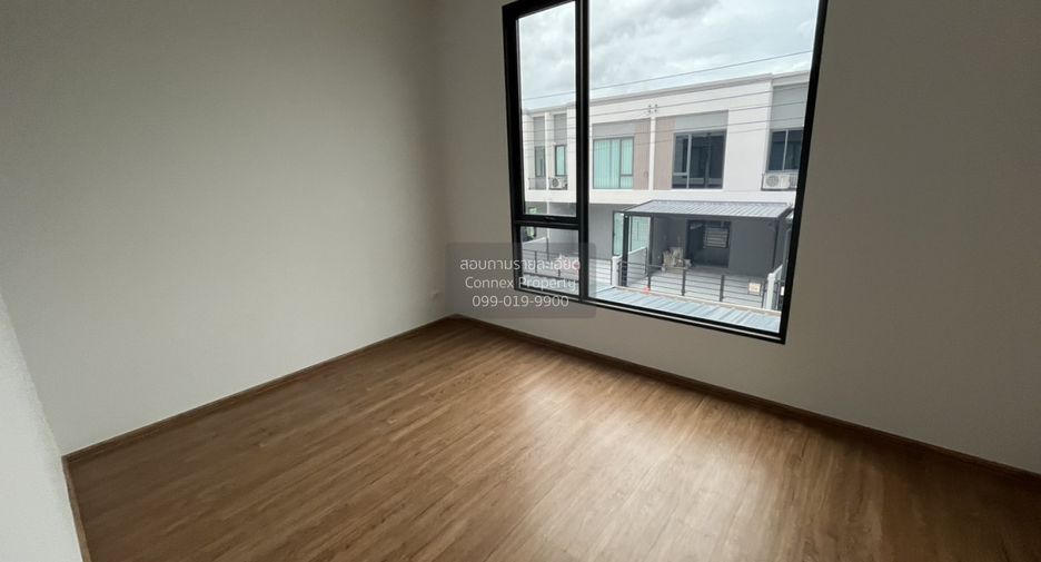 For rent 3 bedrooms townhouse in Bang Phli, Samut Prakan