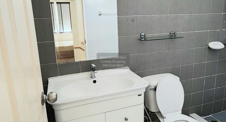 For rent 4 bedrooms townhouse in Lat Phrao, Bangkok
