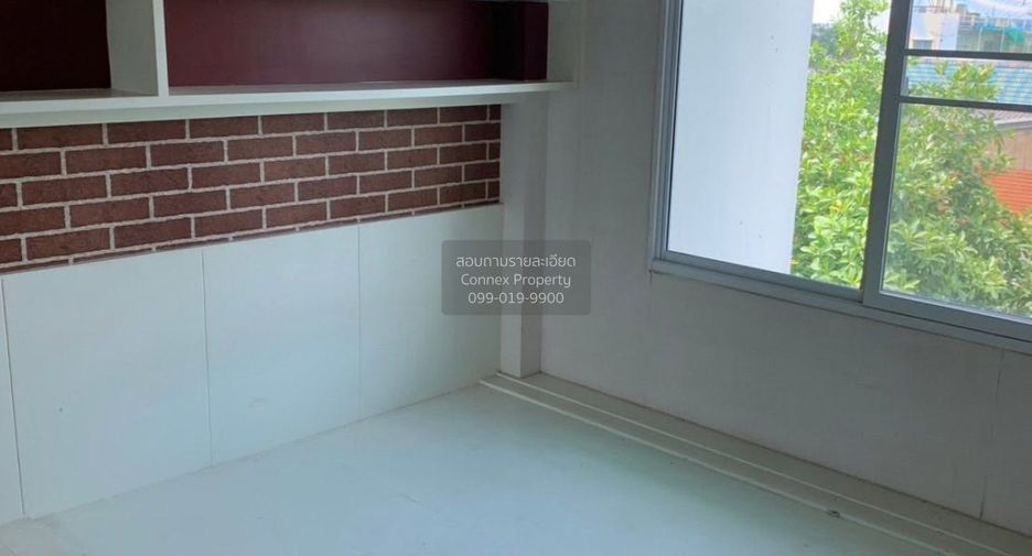 For rent 3 bedrooms townhouse in Chom Thong, Bangkok